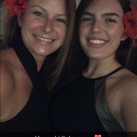 Meet your Posher, Jennifer - Picture 5 of 5